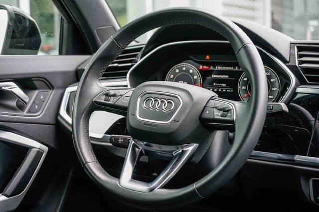 Thumbnail: 2023 Audi Q3 - 8