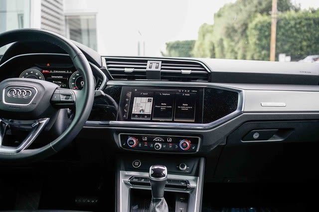 Thumbnail: 2023 Audi Q3 - 2