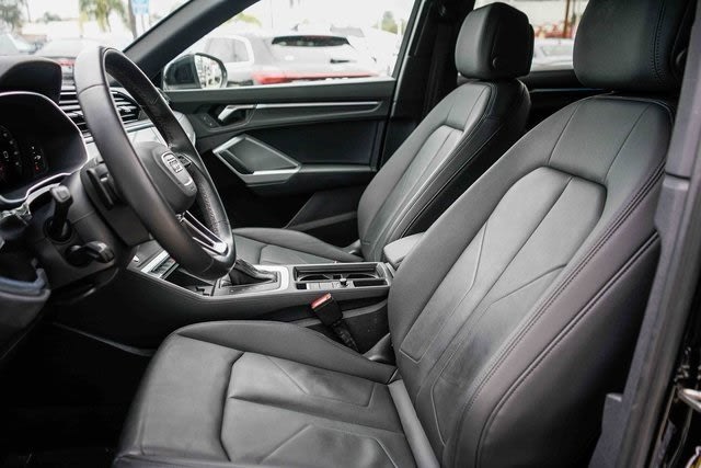 Thumbnail: 2023 Audi Q3 - 10