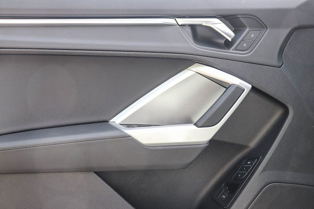 Thumbnail: 2023 Audi Q3 - 25