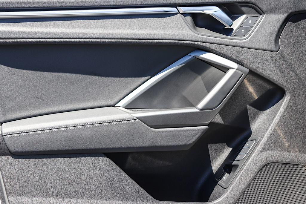 Thumbnail: 2024 Audi Q3 - 25