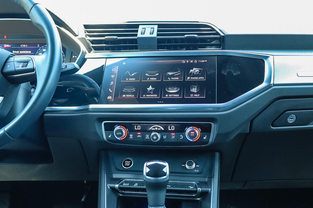 Thumbnail: 2024 Audi Q3 - 12