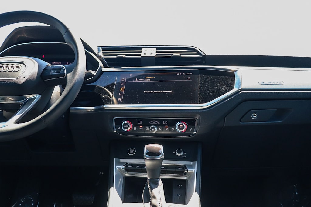 Thumbnail: 2023 Audi Q3 - 8