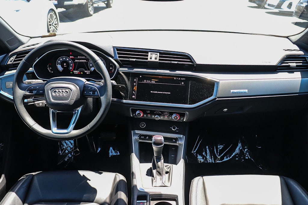 Thumbnail: 2023 Audi Q3 - 2