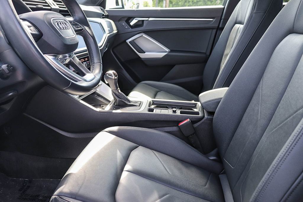 Thumbnail: 2023 Audi Q3 - 10