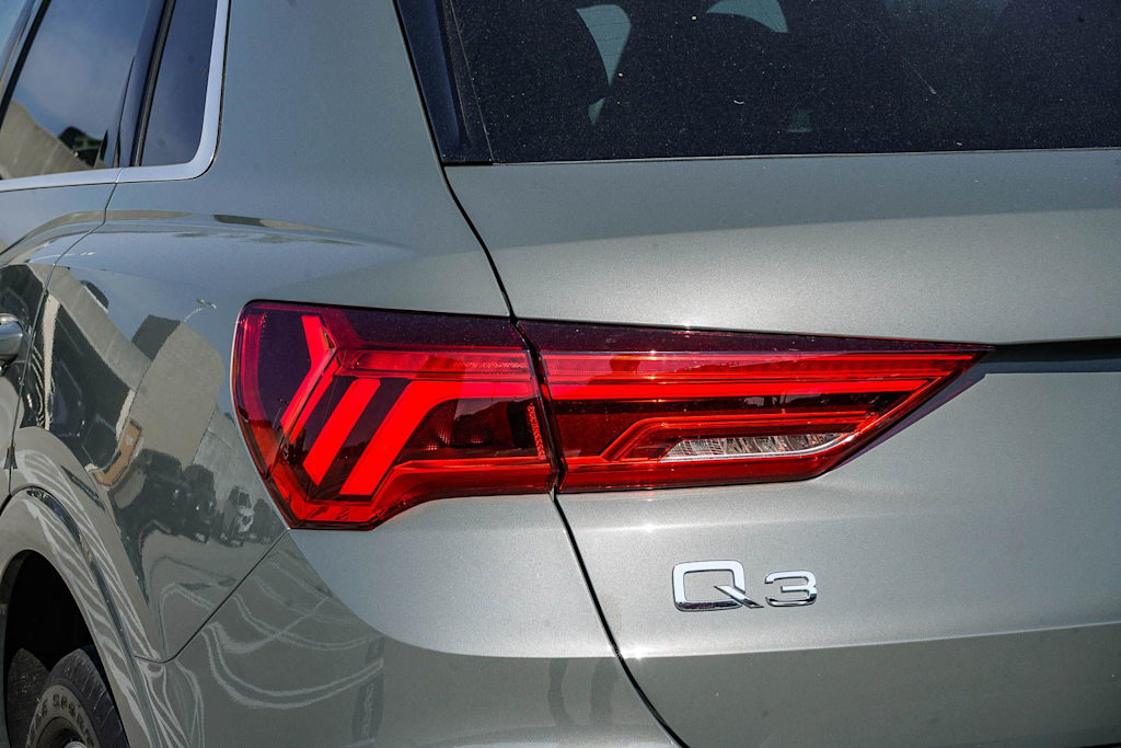 Thumbnail: 2023 Audi Q3 - 11