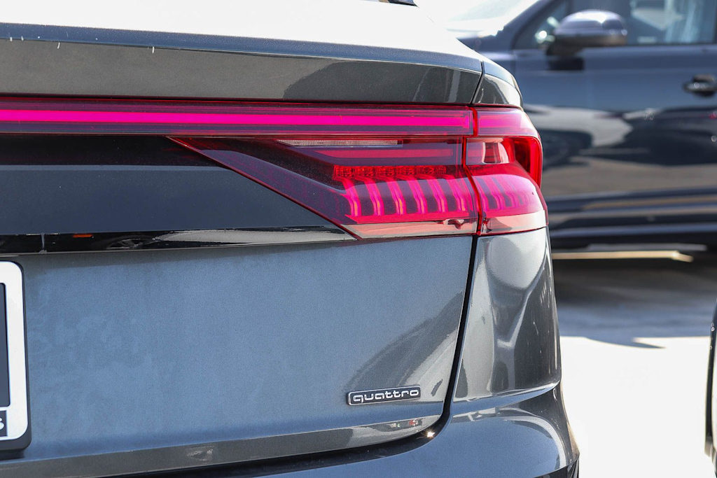 Thumbnail: 2021 Audi Q8 - 11