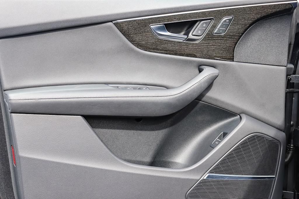 Thumbnail: 2023 Audi Q8 - 29