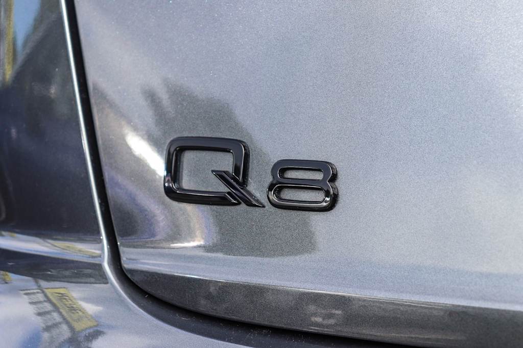 Thumbnail: 2023 Audi Q8 - 6