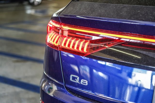 Thumbnail: 2022 Audi Q8 - 12
