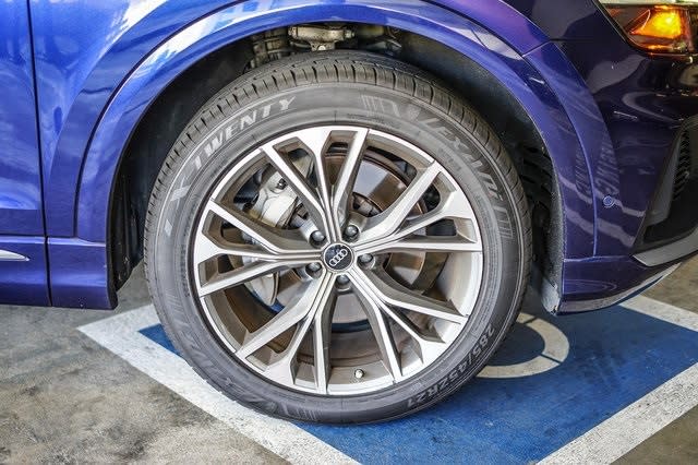 Thumbnail: 2022 Audi Q8 - 6