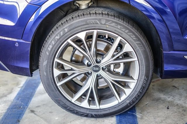 Thumbnail: 2022 Audi Q8 - 11