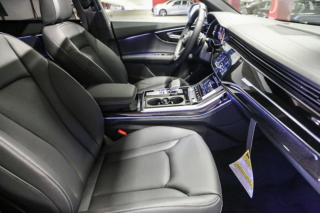 Thumbnail: 2026 Audi Q8 - 9