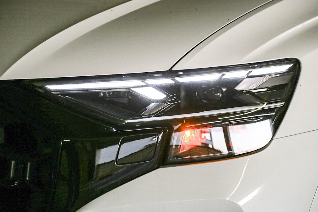 Thumbnail: 2026 Audi Q8 - 16