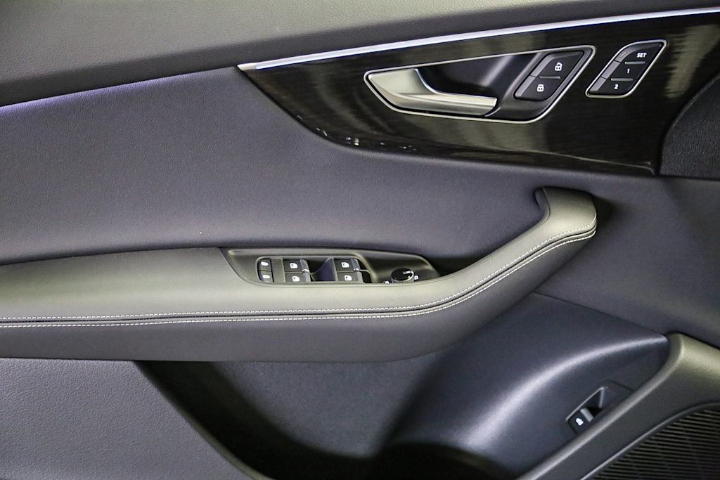Thumbnail: 2026 Audi Q8 - 20