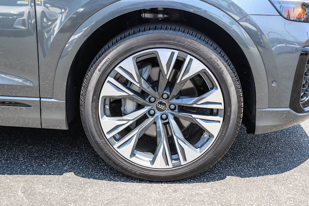 Thumbnail: 2025 Audi Q8 - 7