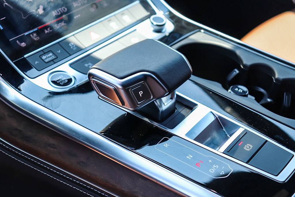 Thumbnail: 2025 Audi Q8 - 6