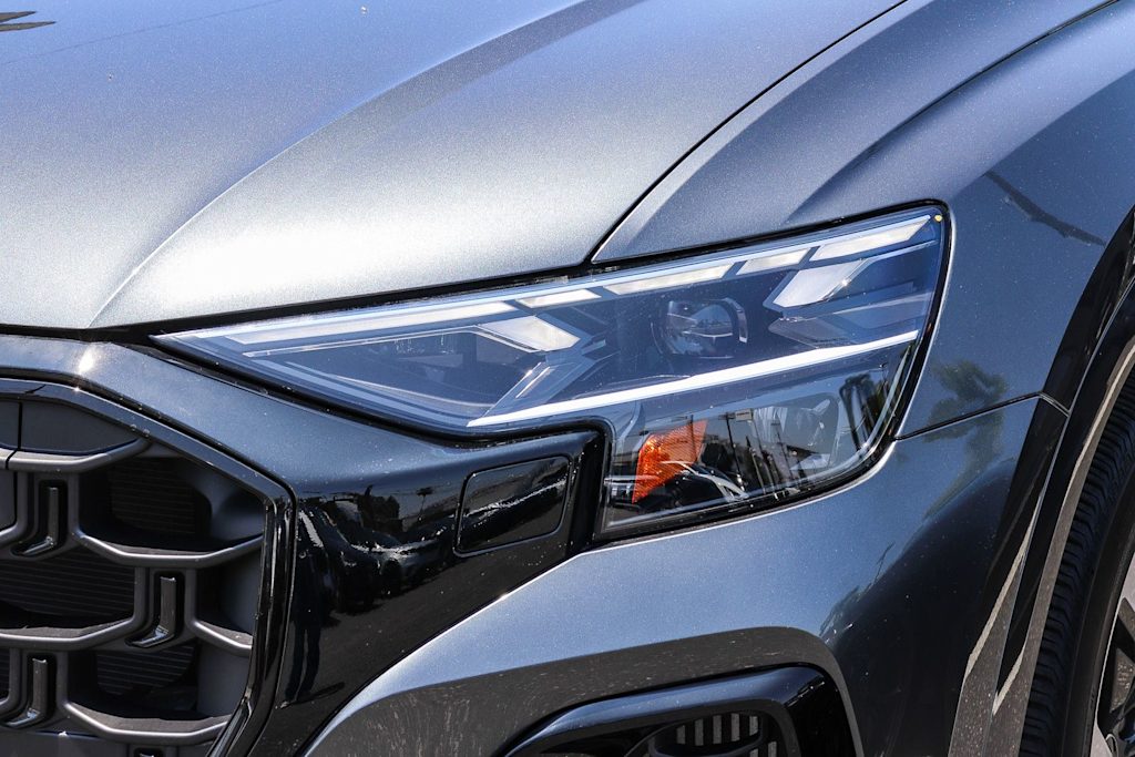 Thumbnail: 2025 Audi Q8 - 18