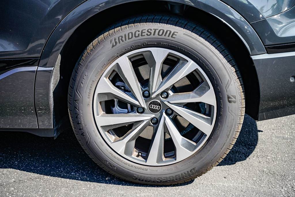 Thumbnail: 2025 Audi Q6 e-tron - 5