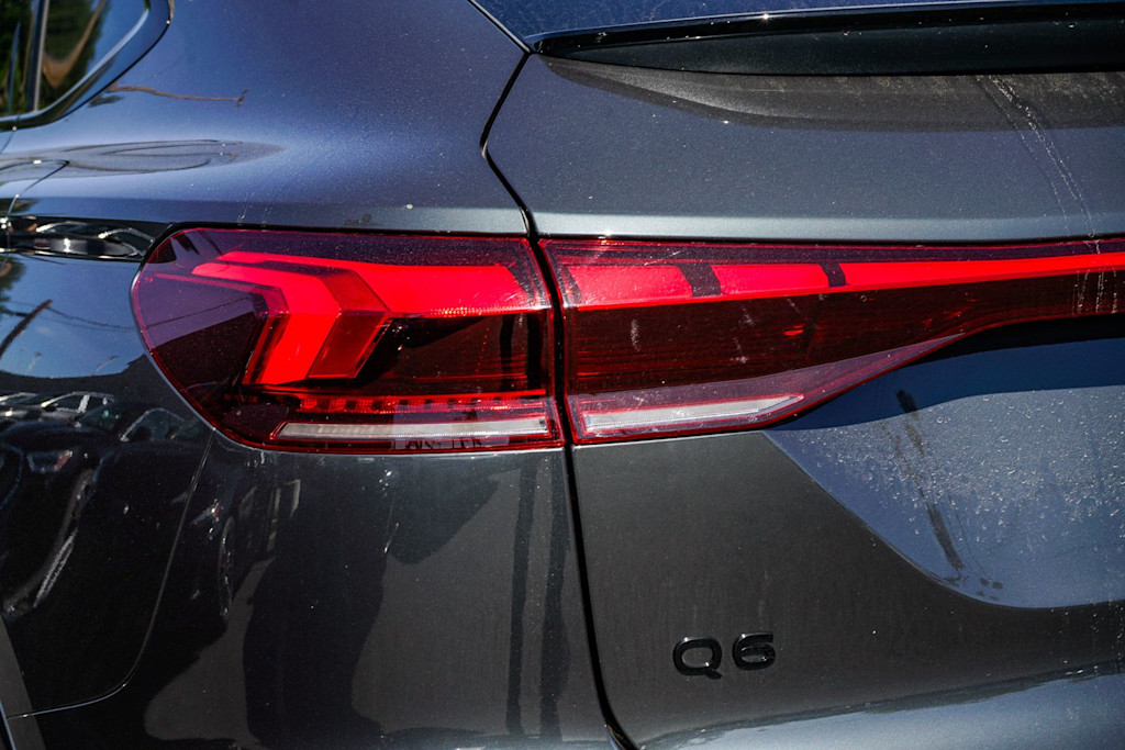 Thumbnail: 2025 Audi Q6 e-tron - 11