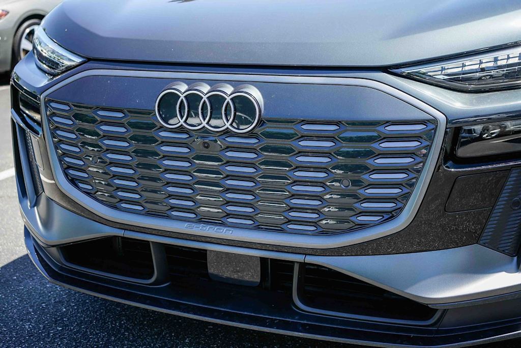 Thumbnail: 2025 Audi Q6 e-tron - 19
