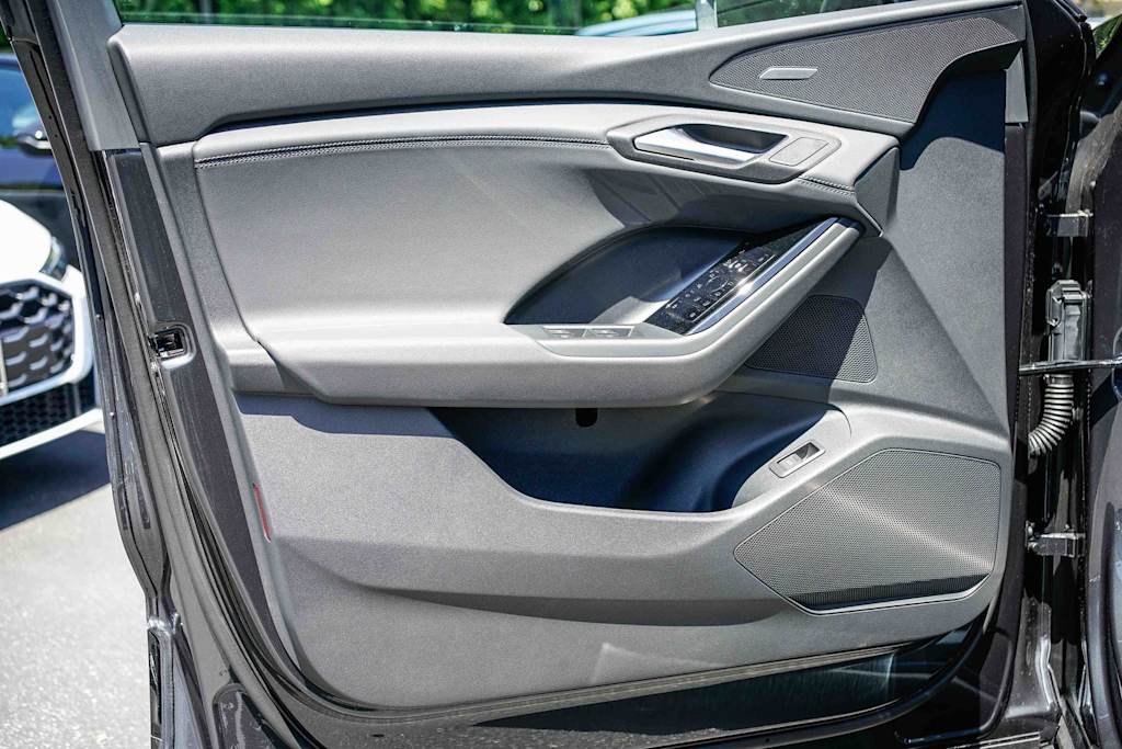 Thumbnail: 2025 Audi Q6 e-tron - 22