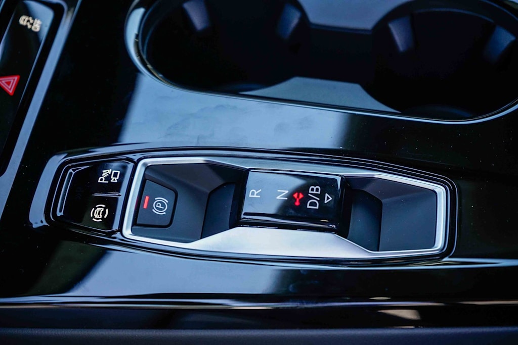 Thumbnail: 2025 Audi Q6 e-tron - 13