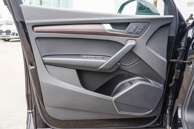 2024 Audi Q5 e Premium 25