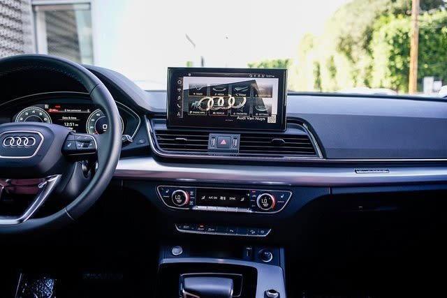 Thumbnail: 2025 Audi Q5 - 9