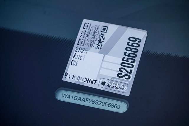 Thumbnail: 2025 Audi Q5 - 6