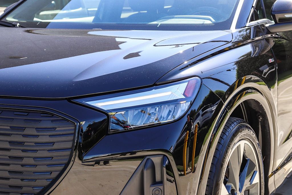 Thumbnail: 2023 Audi Q4 e-tron - 21