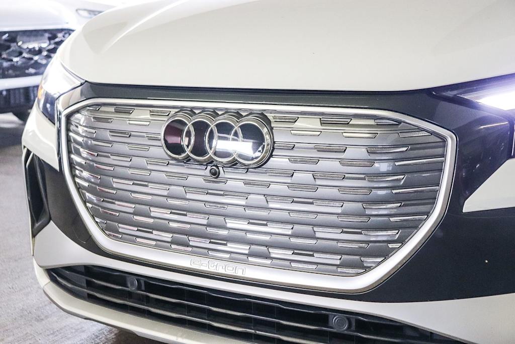 Thumbnail: 2023 Audi Q4 e-tron - 9