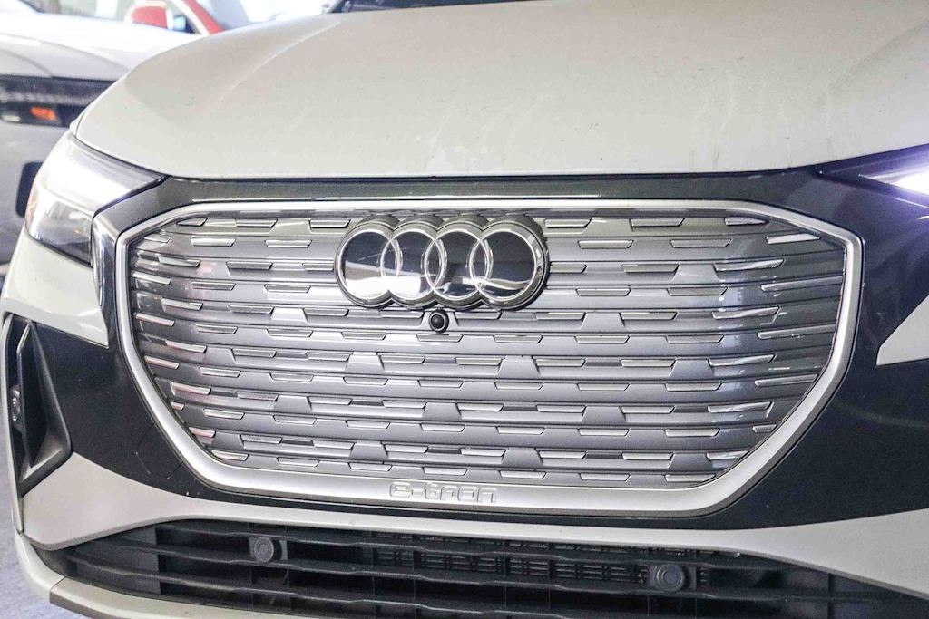 Thumbnail: 2023 Audi Q4 e-tron - 10