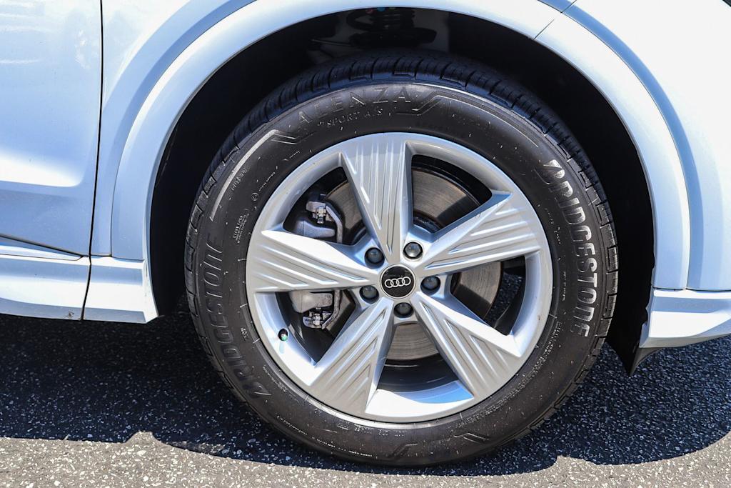 Thumbnail: 2023 Audi Q4 e-tron - 6