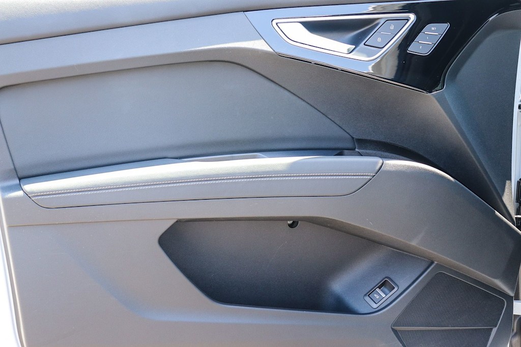 Thumbnail: 2023 Audi Q4 e-tron - 25