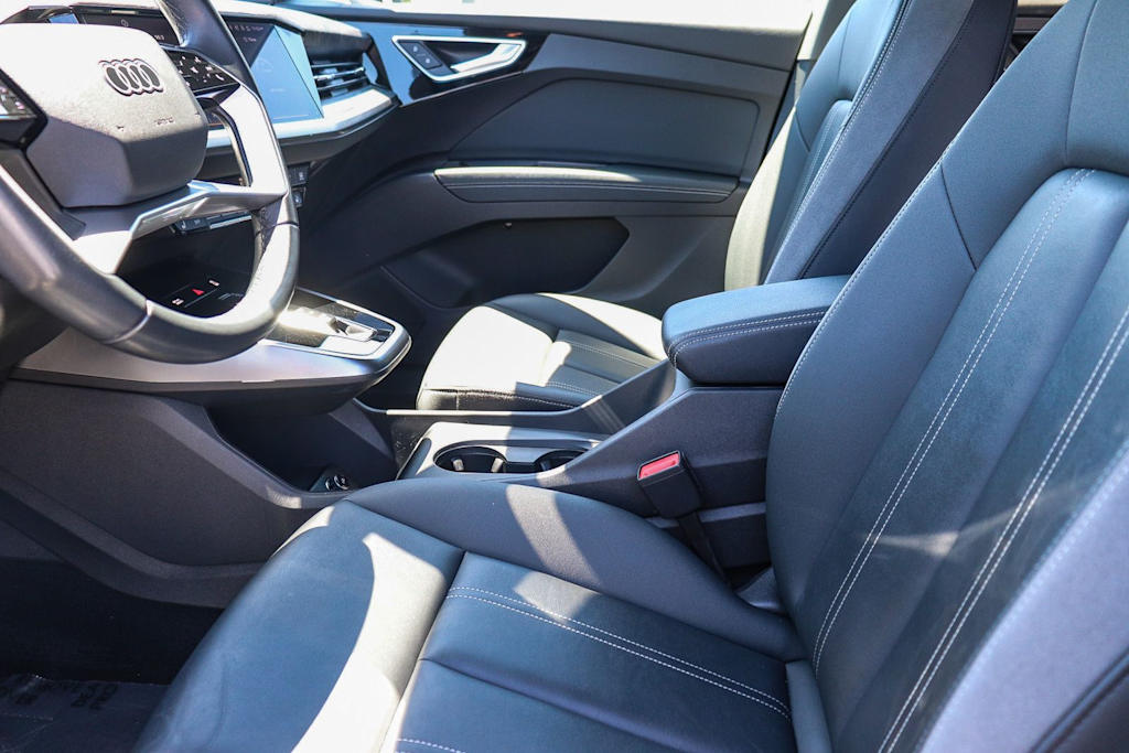 Thumbnail: 2023 Audi Q4 e-tron - 10