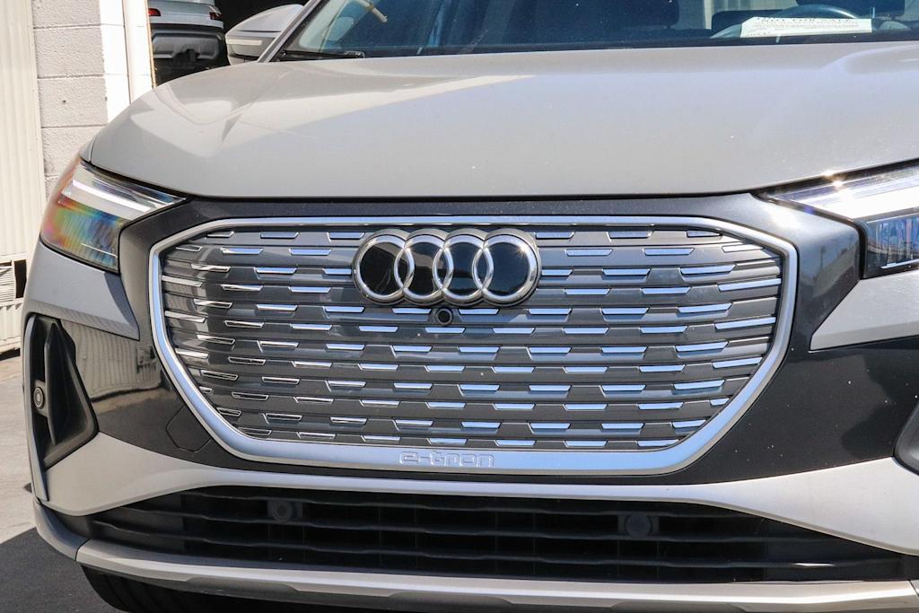 Thumbnail: 2023 Audi Q4 e-tron - 10
