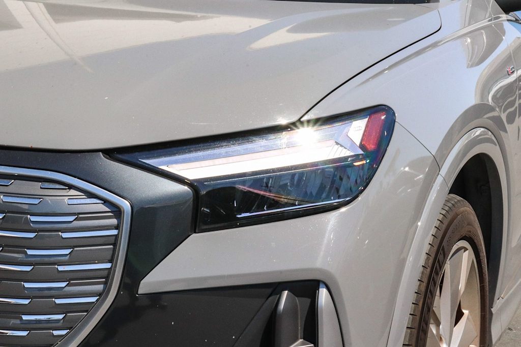 Thumbnail: 2023 Audi Q4 e-tron - 9