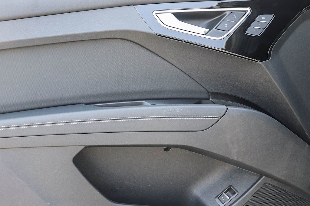 Thumbnail: 2023 Audi Q4 e-tron - 23