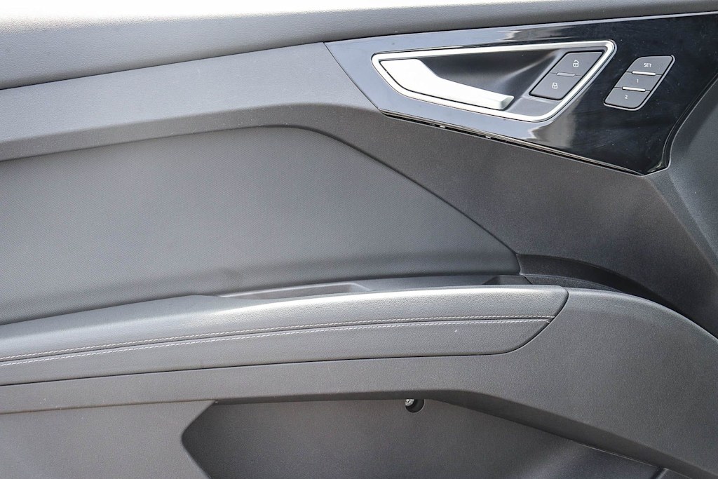 Thumbnail: 2023 Audi Q4 e-tron - 26