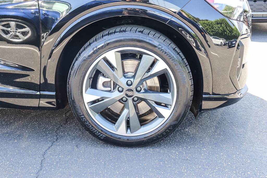 Thumbnail: 2024 Audi Q4 e-tron - 6