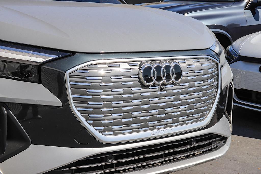 Thumbnail: 2023 Audi Q4 e-tron - 10