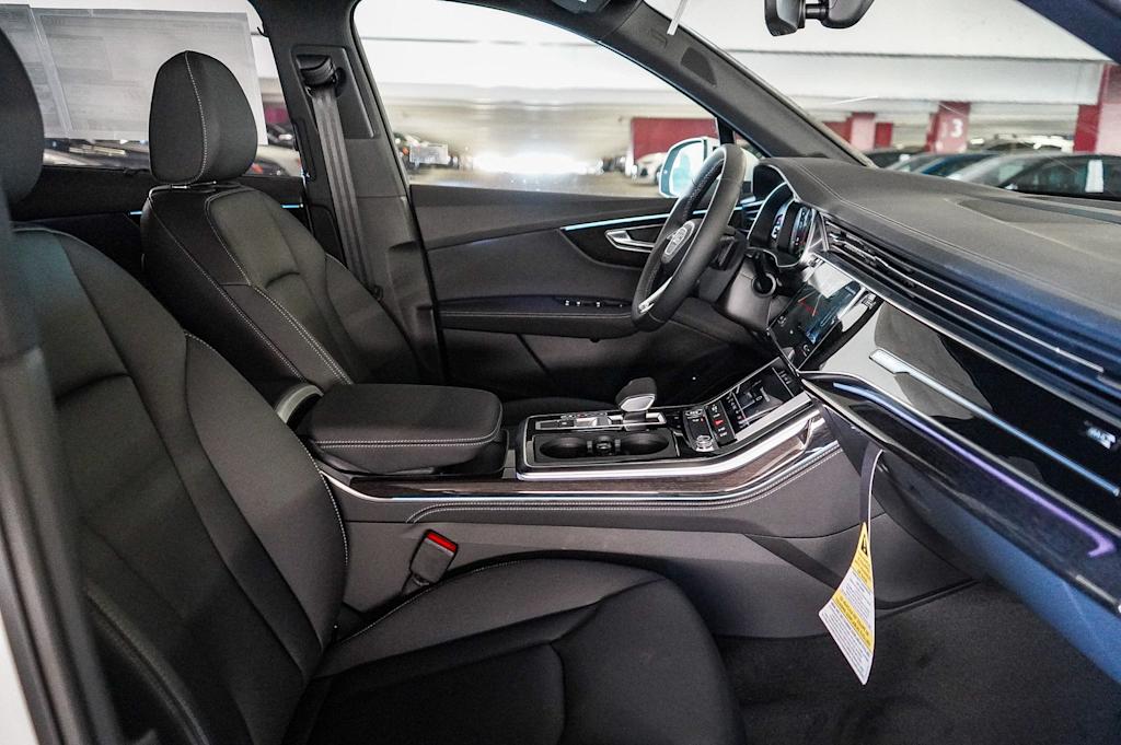 Thumbnail: 2026 Audi Q7 - 10
