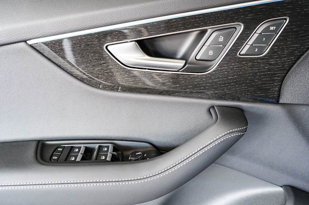 Thumbnail: 2026 Audi Q7 - 25
