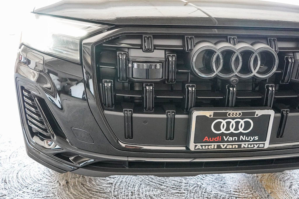Thumbnail: 2026 Audi Q7 - 6