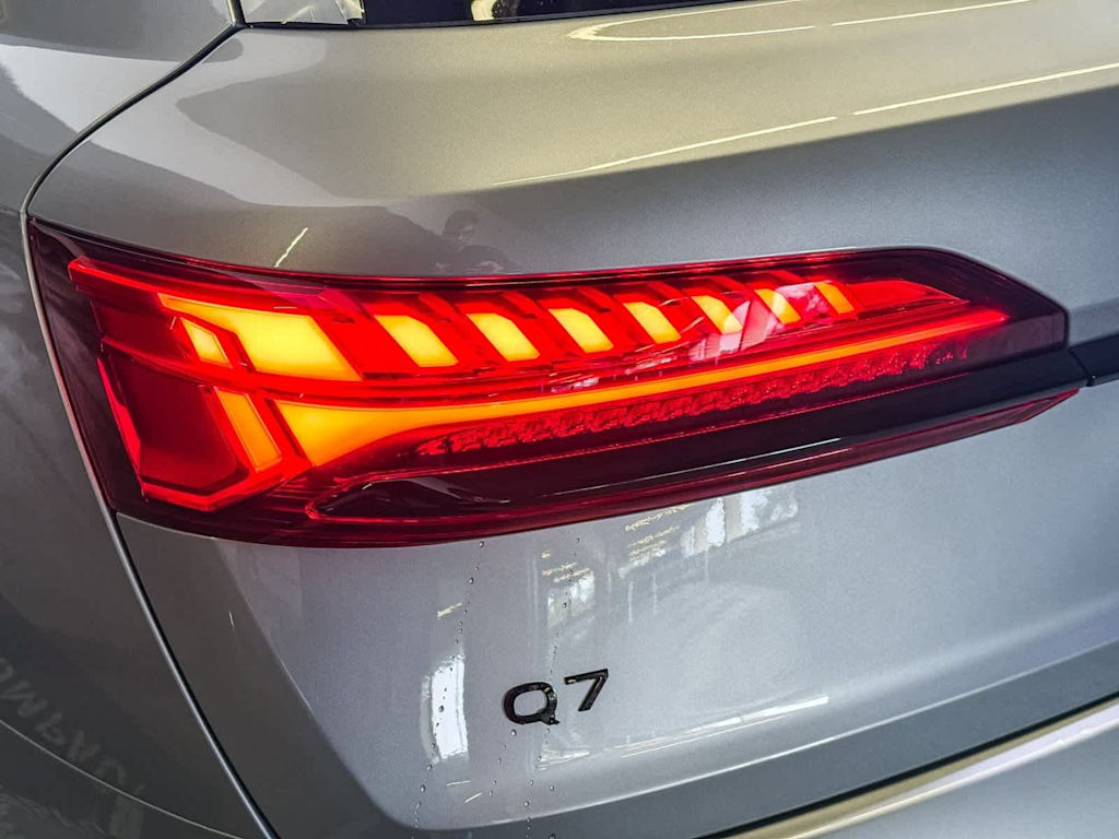 Thumbnail: 2026 Audi Q7 - 20
