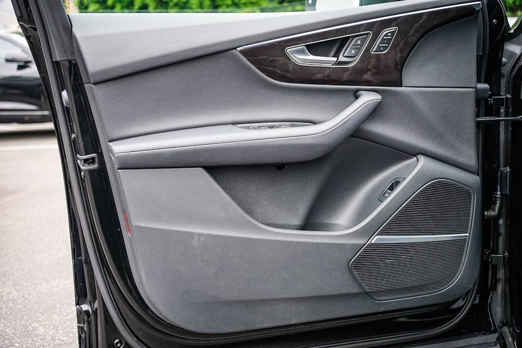 Thumbnail: 2023 Audi Q7 - 23