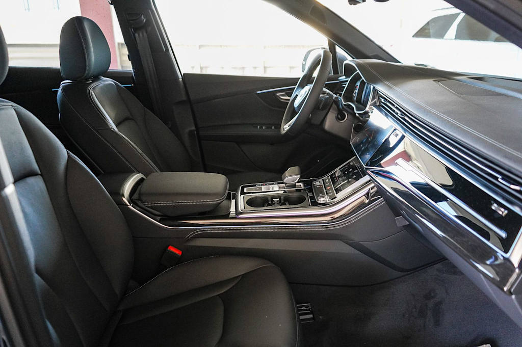 Thumbnail: 2026 Audi Q7 - 10