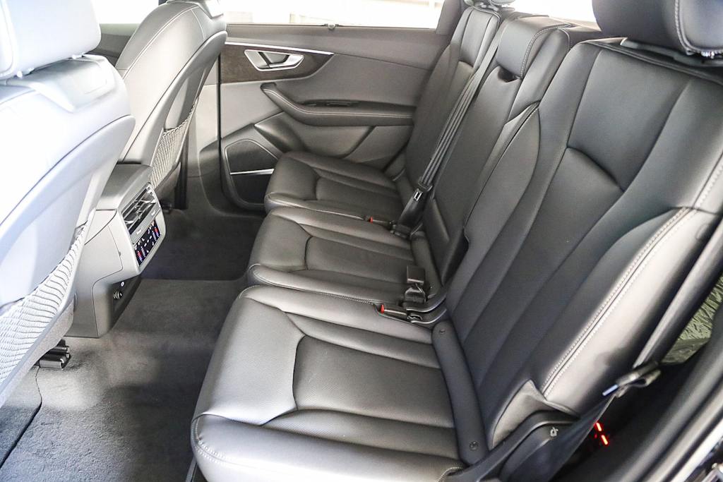 Thumbnail: 2026 Audi Q7 - 11