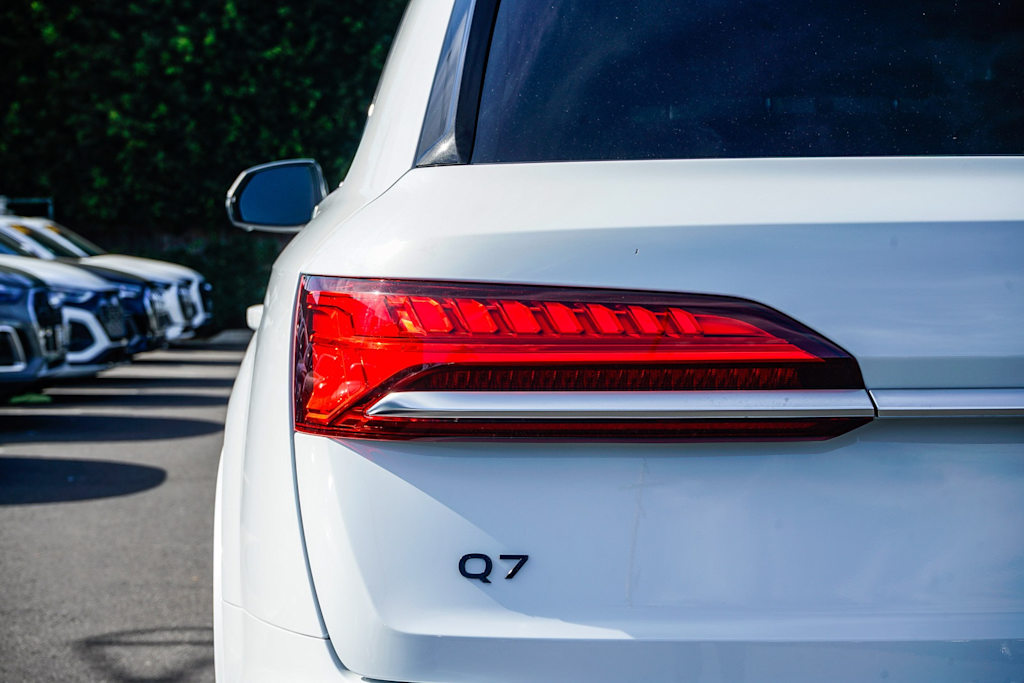 Thumbnail: 2025 Audi Q7 - 20